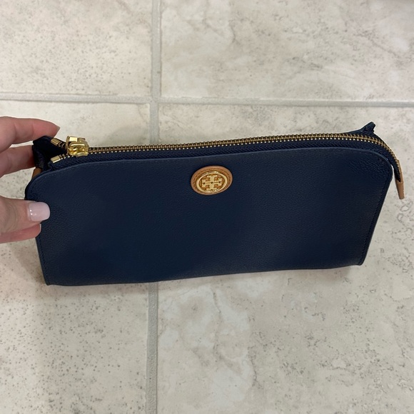 TORY BURCH!! ❤️ blue clutche - Picture 2 of 8